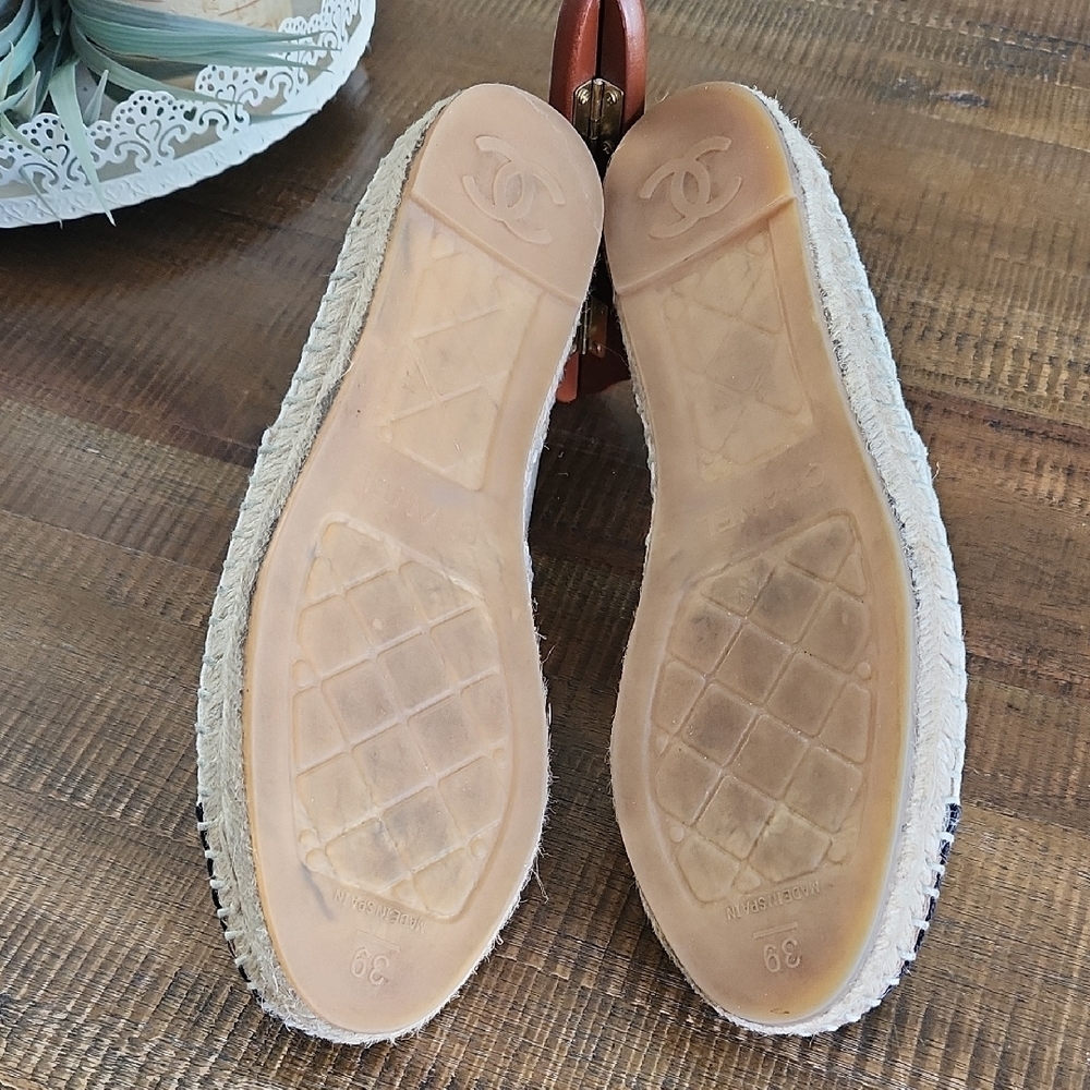 CHANEL Cream and Black Espadrilles - Picture 9 of 16
